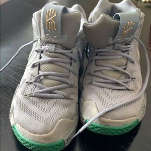 Men’s Size 10 Kyrie 4 Sneakers